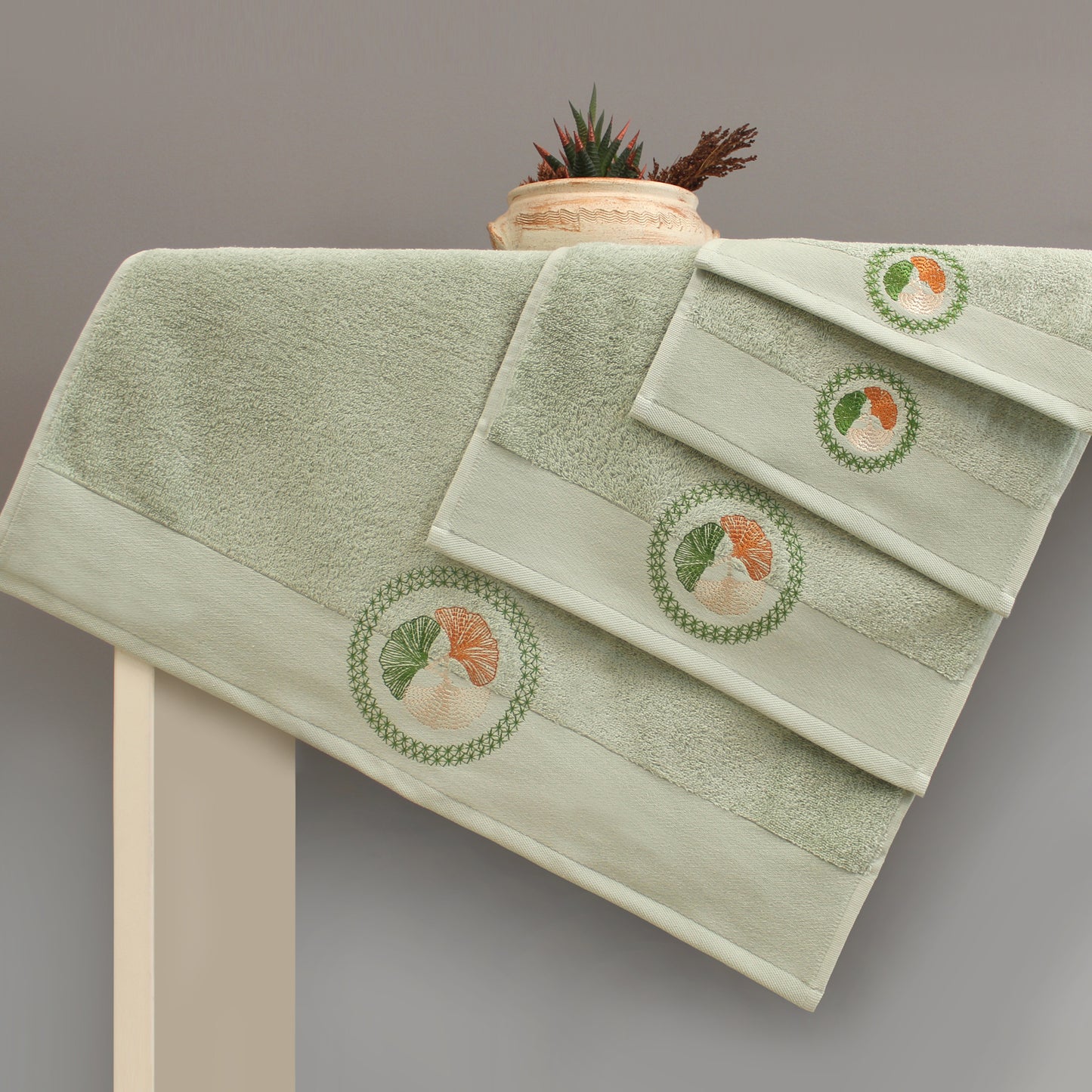 ASPEN Collection 100% Turkish Cotton Bath Towels, 8 piece Bundle, L.Green.